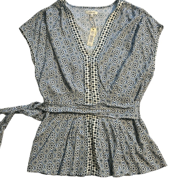 NWT Max Studio Deep V tie waist top sz Large - Picture 1 of 1